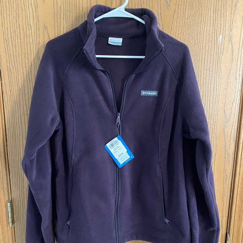 NWT women’s Columbia fleece jacket.